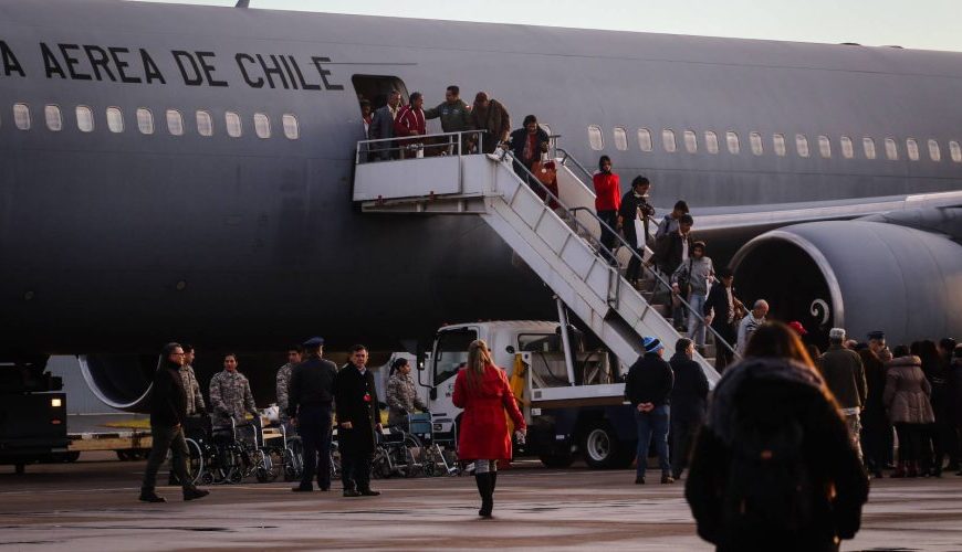 Por qué se impidió la llegada de un avión con migrantes a Venezuela