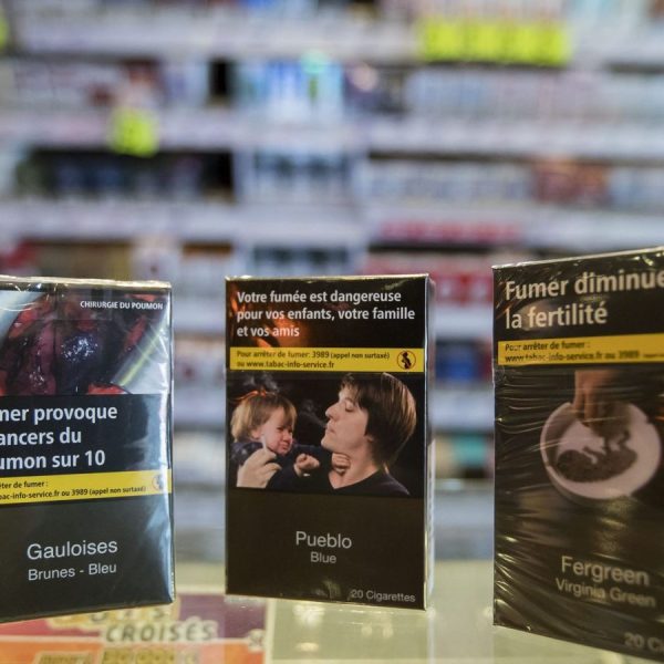 Francia elevará a 12 euros el precio de la cajetilla de tabaco y ampliará los lugares sin humo